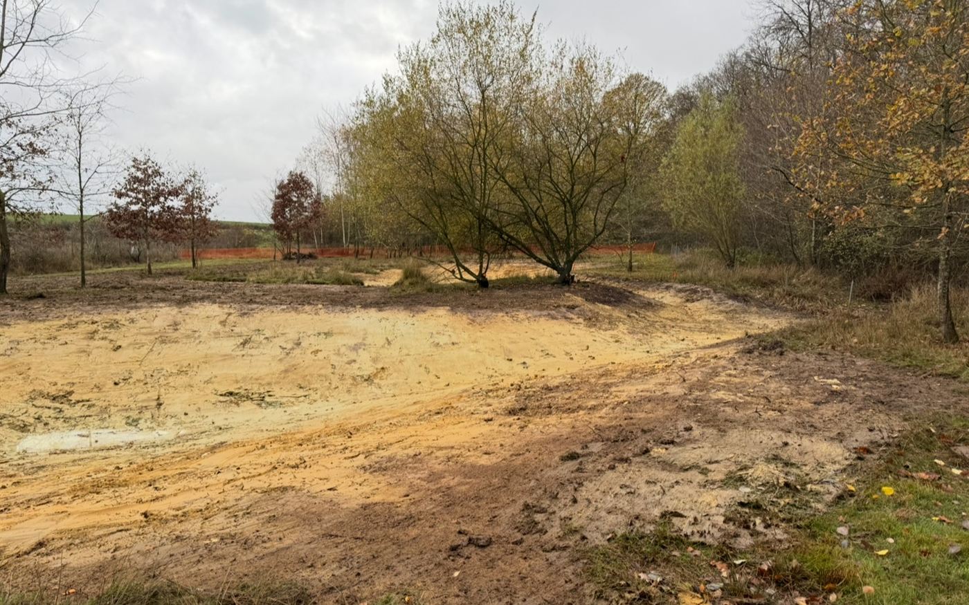 Mare renaturée et terrassée en site écologique — chantier Valor'Aisne