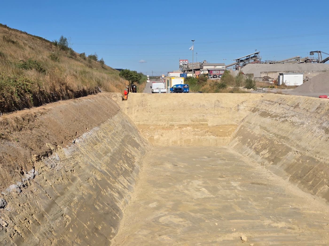 Pénétration réalisée dans la paroi du bassin d'eaux pluviales sud, chantier Veolia à Claye-Souilly